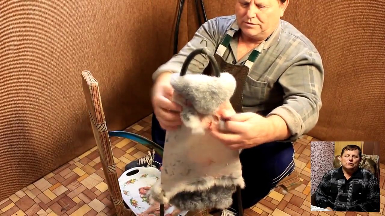 Выделка шкуры кролика в домашних условиях начиная с освежевания тушки, состоит из нескольких этапов обработки