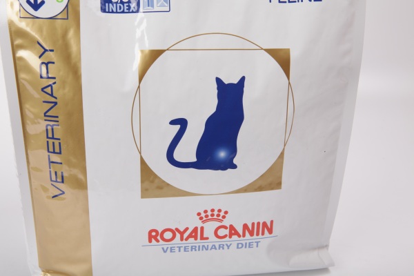 Чем кормить кошку при мочекаменной болезни: диета и подбор еды в домашних условиях